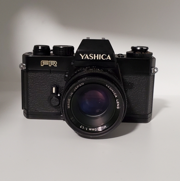 Vintage Yashica FR 35mm Film Camera - Picture 2 of 9
